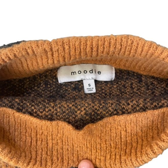 Moodie Tiger Stripped Sweater - Picture 3 of 5